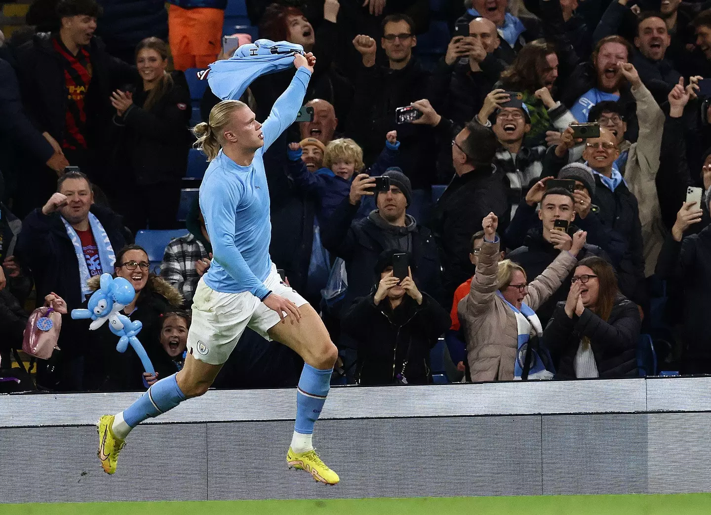 Erling Haaland of Manchester City celebrates scoring the winning goal during the Premier League match at the Etihad Stadium. (Alamy)