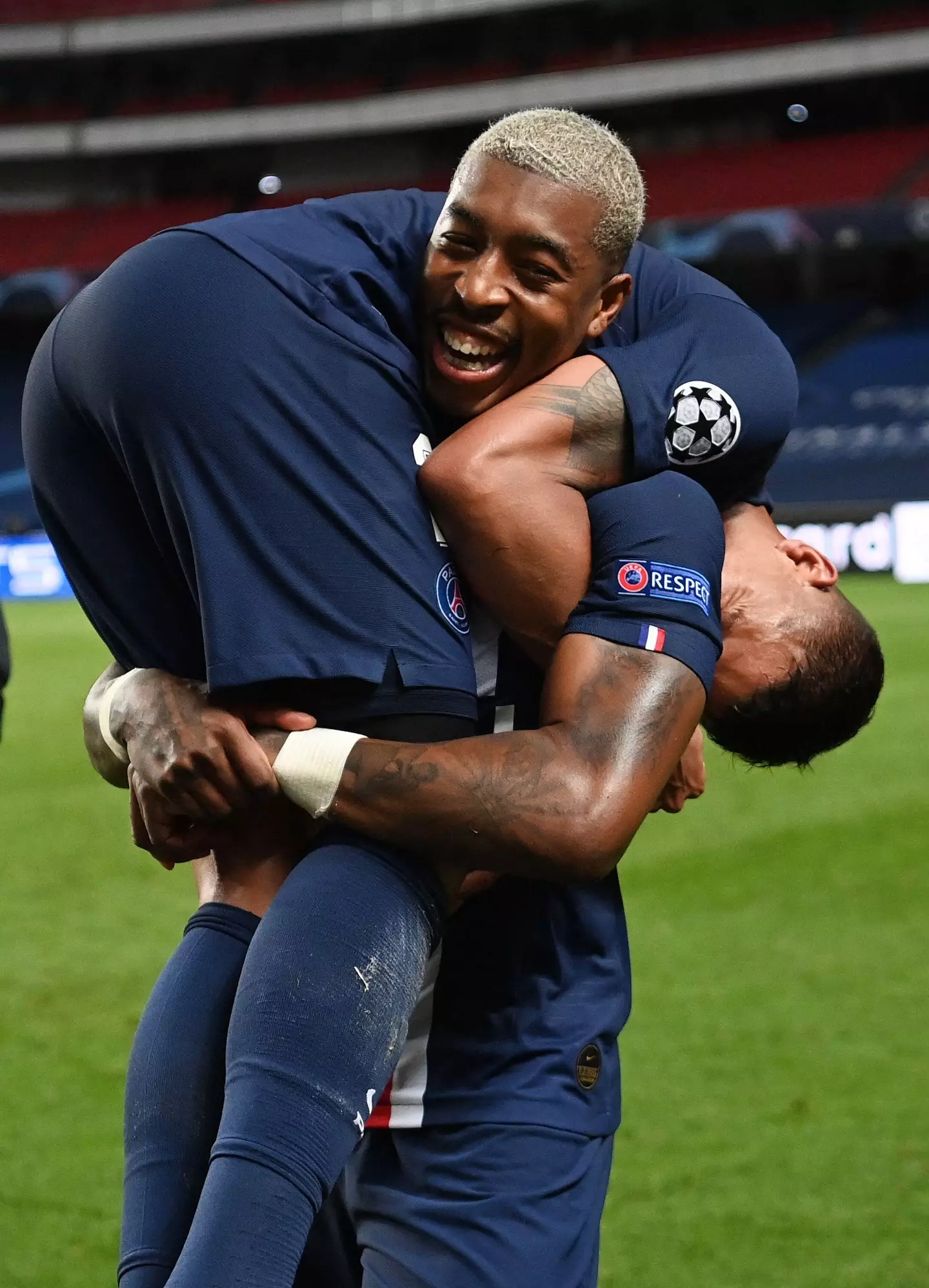 Presnel Kimpembe celebrating with Thiago Silva (Alamy)