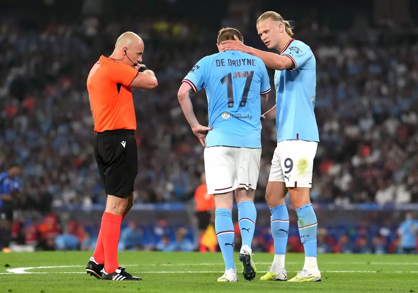 Erling Haaland comforts De Bruyne. Image: Alamy