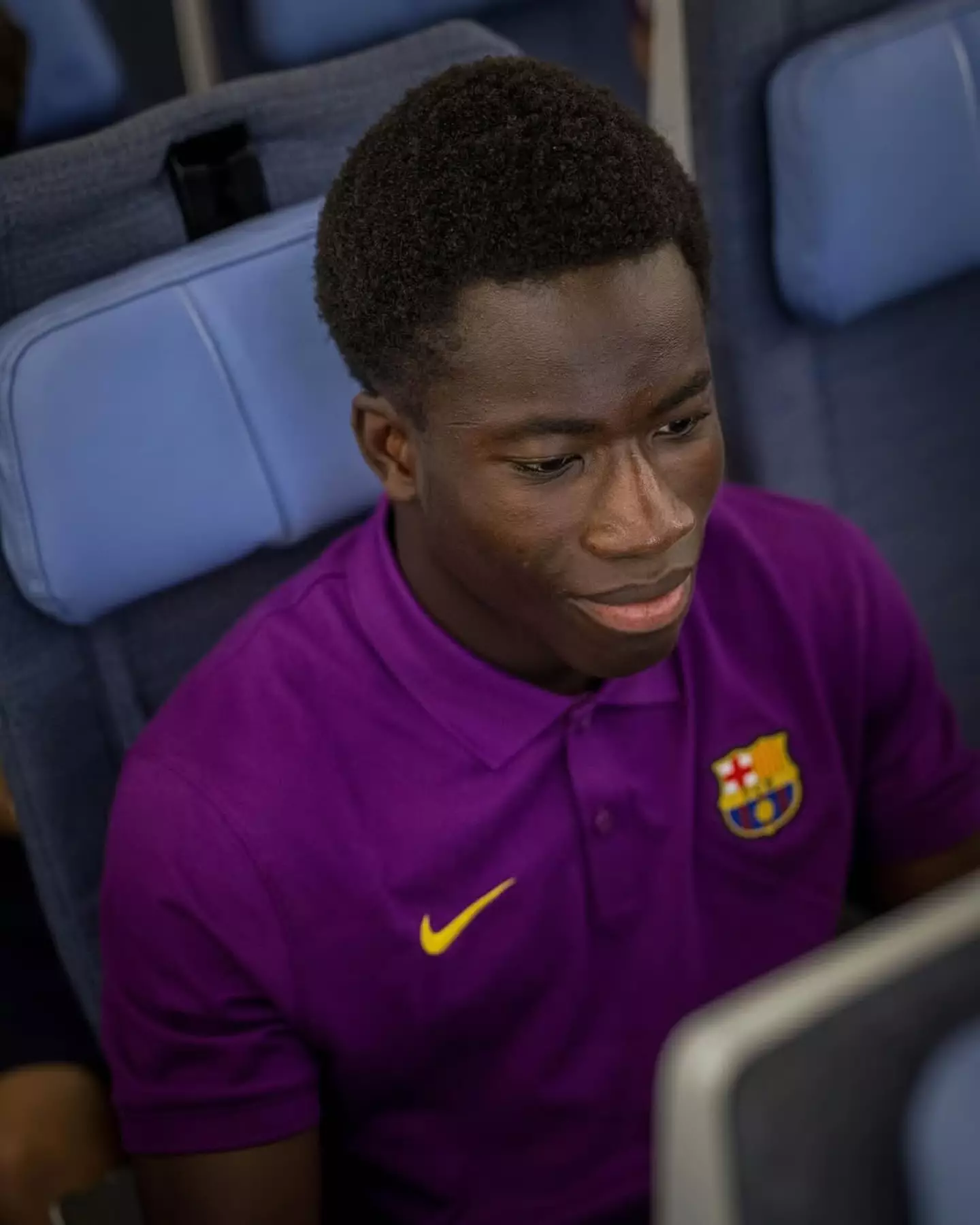 Ebrima Tunkara (15) pictured on the flight to Newcastle. Image credit: Barcelona/@ArsenKveFCB
