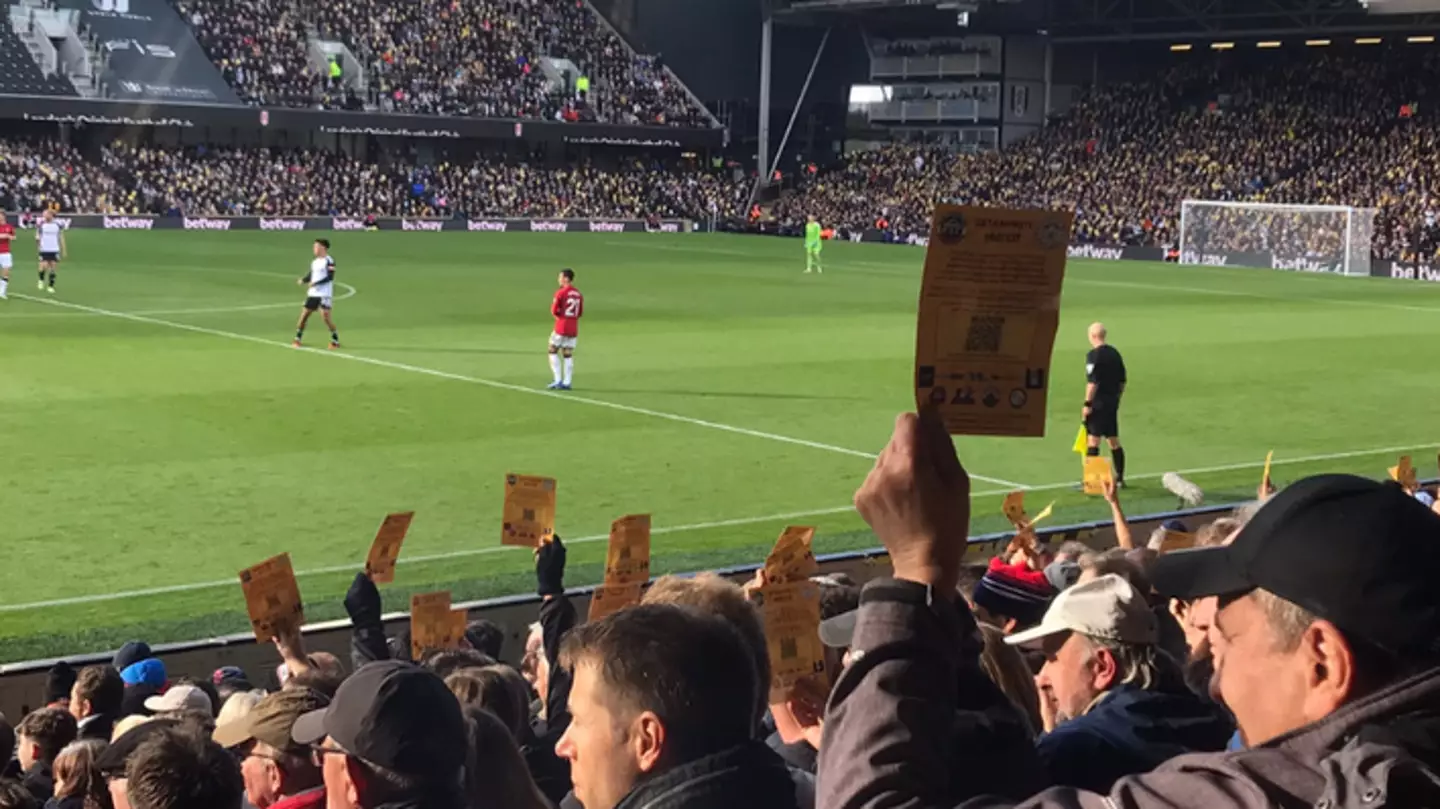 Why Fulham fans held up sheets of yellow paper during Premier League clash vs Man United