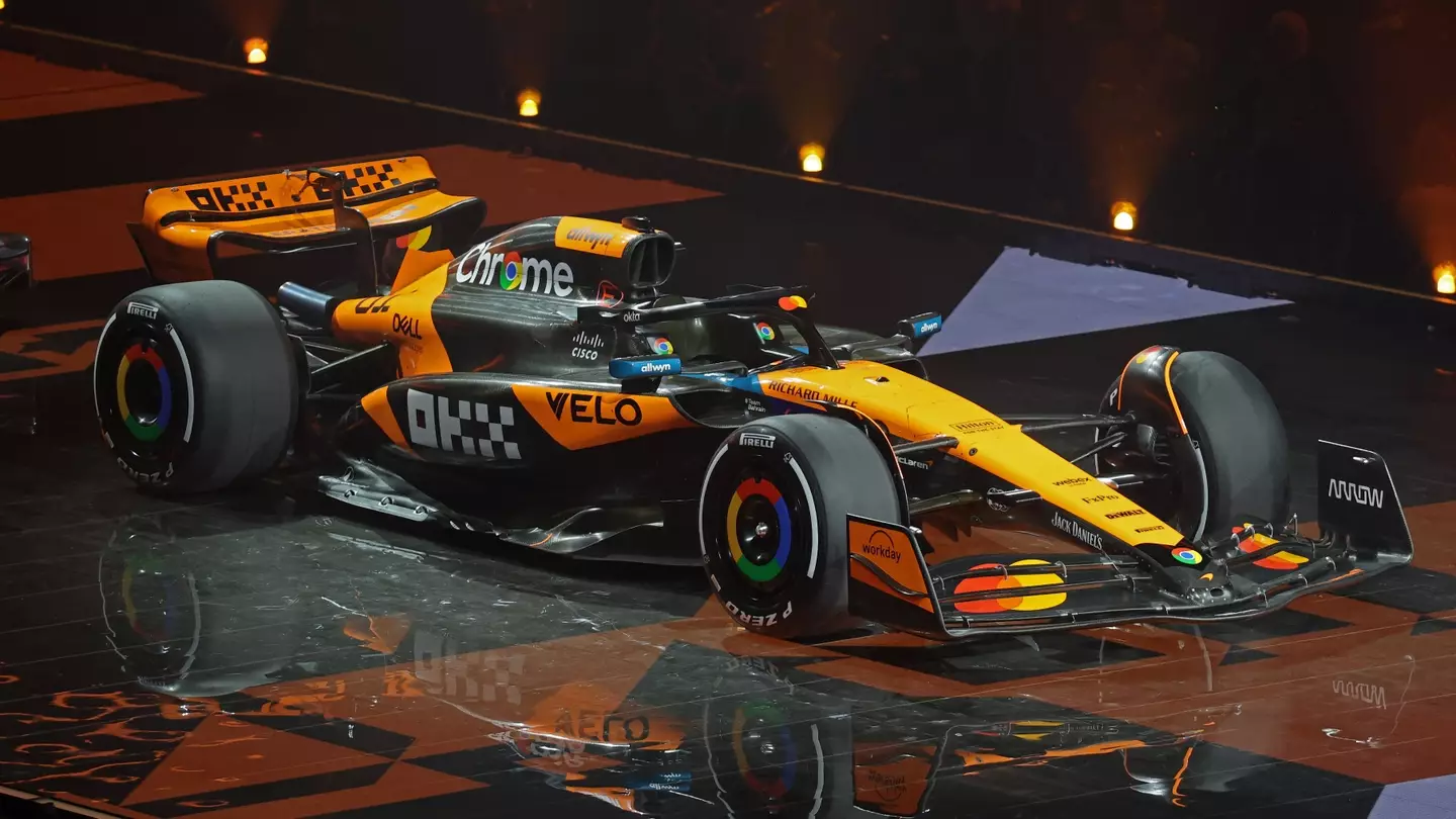 Dochter van F1-wereldkampioen tekent bij McLaren terwijl ze een nieuw record vestigt