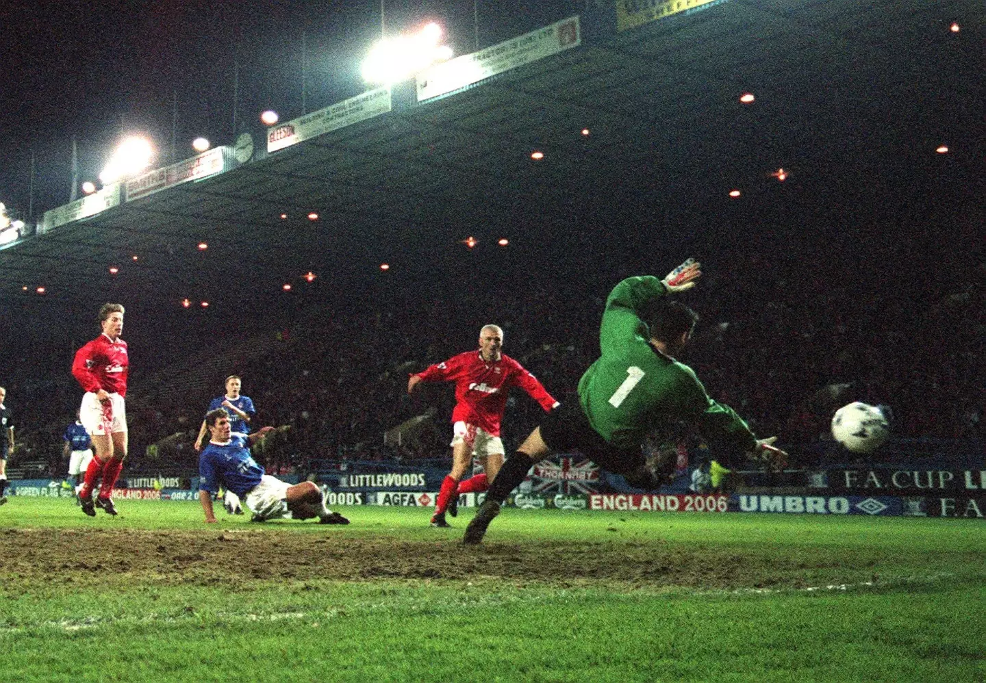 Fabrizio Ravanelli scoring for Middlesbrough