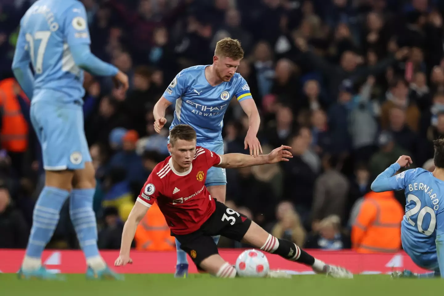 Scott McTominay and Kevin de Bruyne faced each other in Manchester derbies. Image: Matthew Ashton - AMA / Contributor via Getty