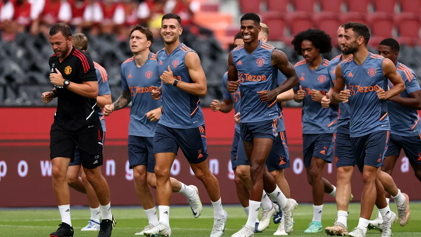 Manchester United warming up in training. (Alamy)