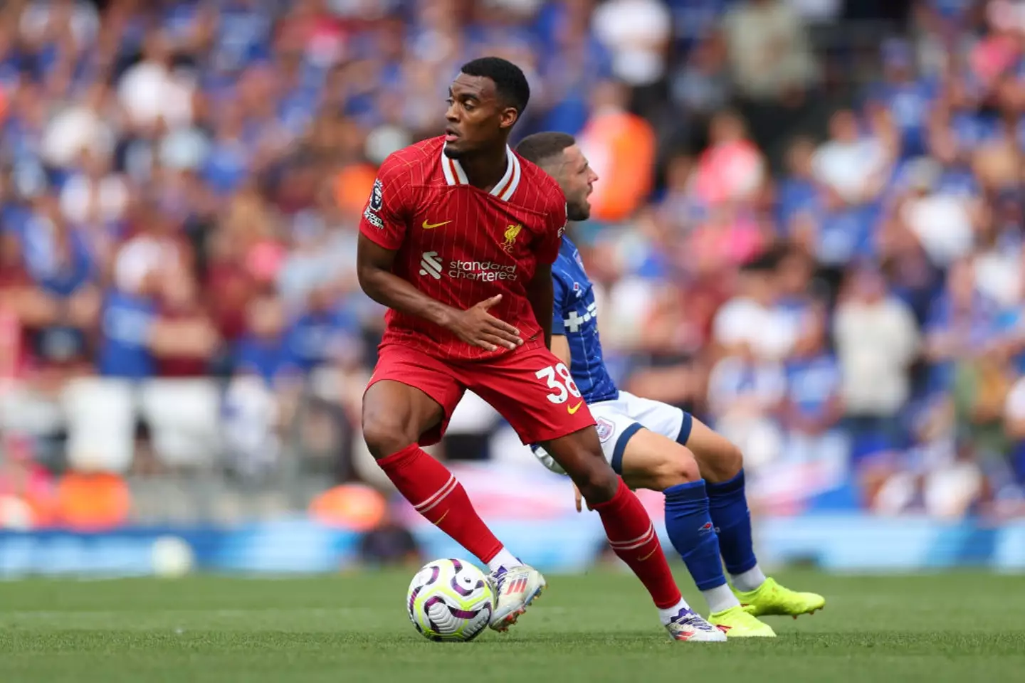 Ryan Gravenberch played the entire 90 miniutes of Liverpool's 2-0 victory over Ipswich Town. (Image: Getty)