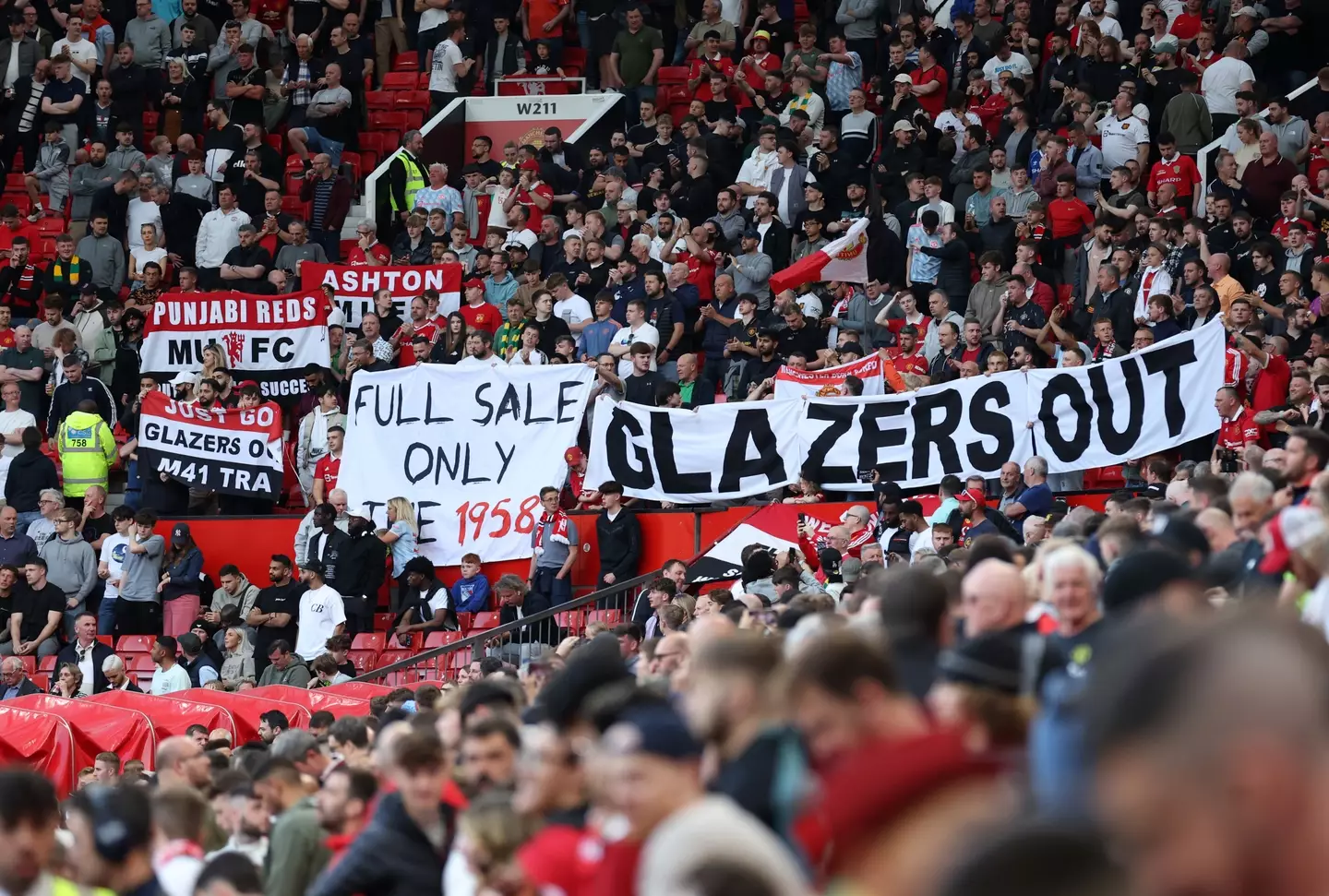 Manchester United fans protest against the Glazers. Image: Getty