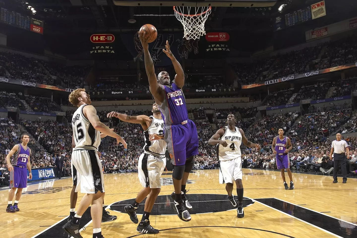 Shaquille O'Neal in action for Phoenix Suns. Image: Getty