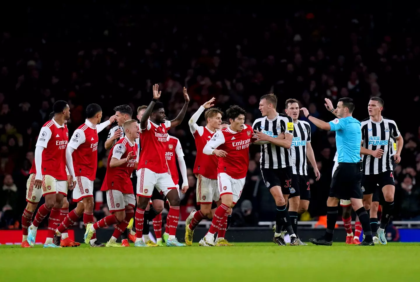 Arsenal fans rush to remonstrate with Madley. Image: Alamy