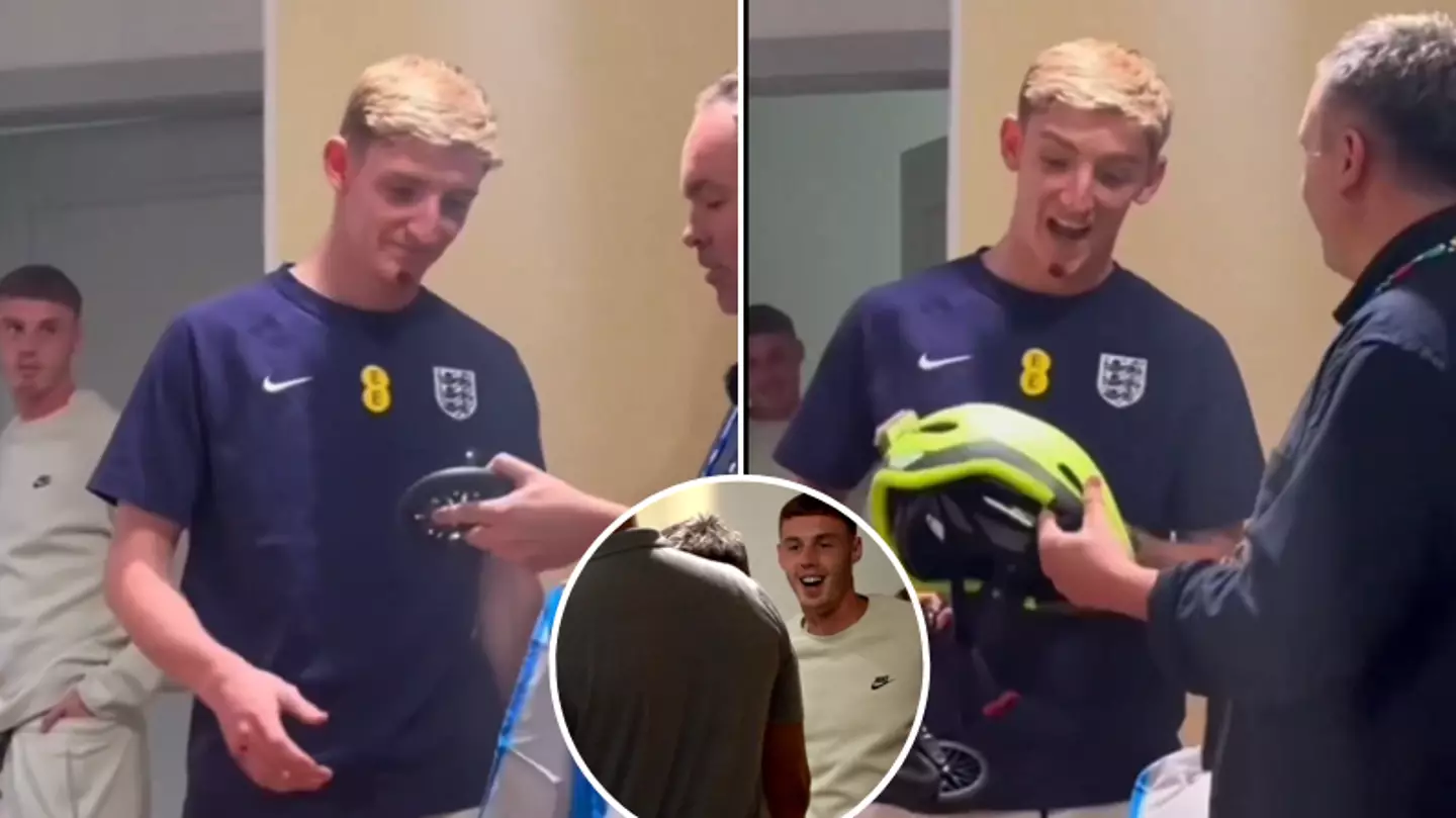 Cole Palmer's priceless reaction to reporter giving Anthony Gordon helmet and stabilisers after bike accident
