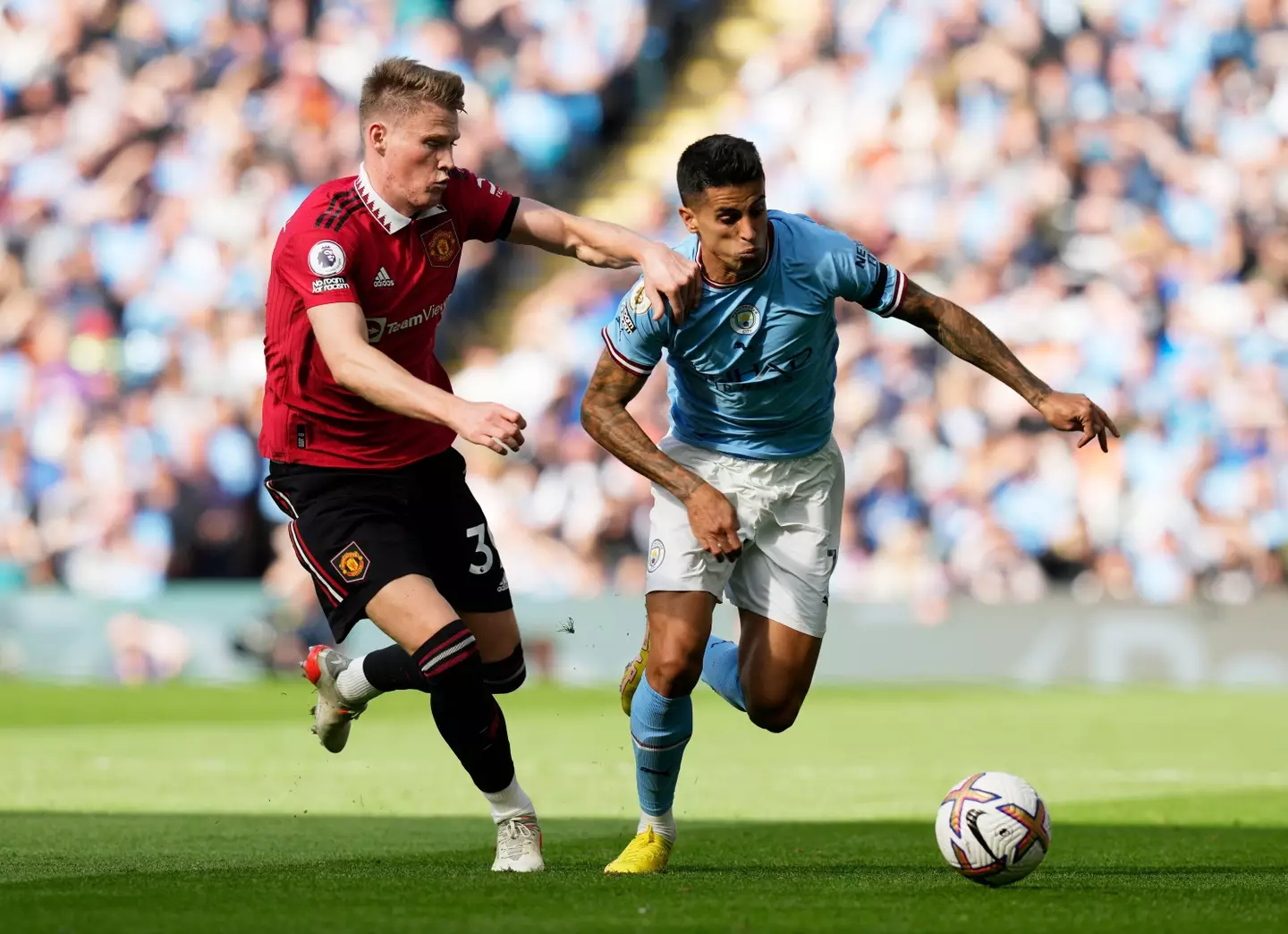 Scott McTominay and Joao Cancelo battle for the ball. (Image