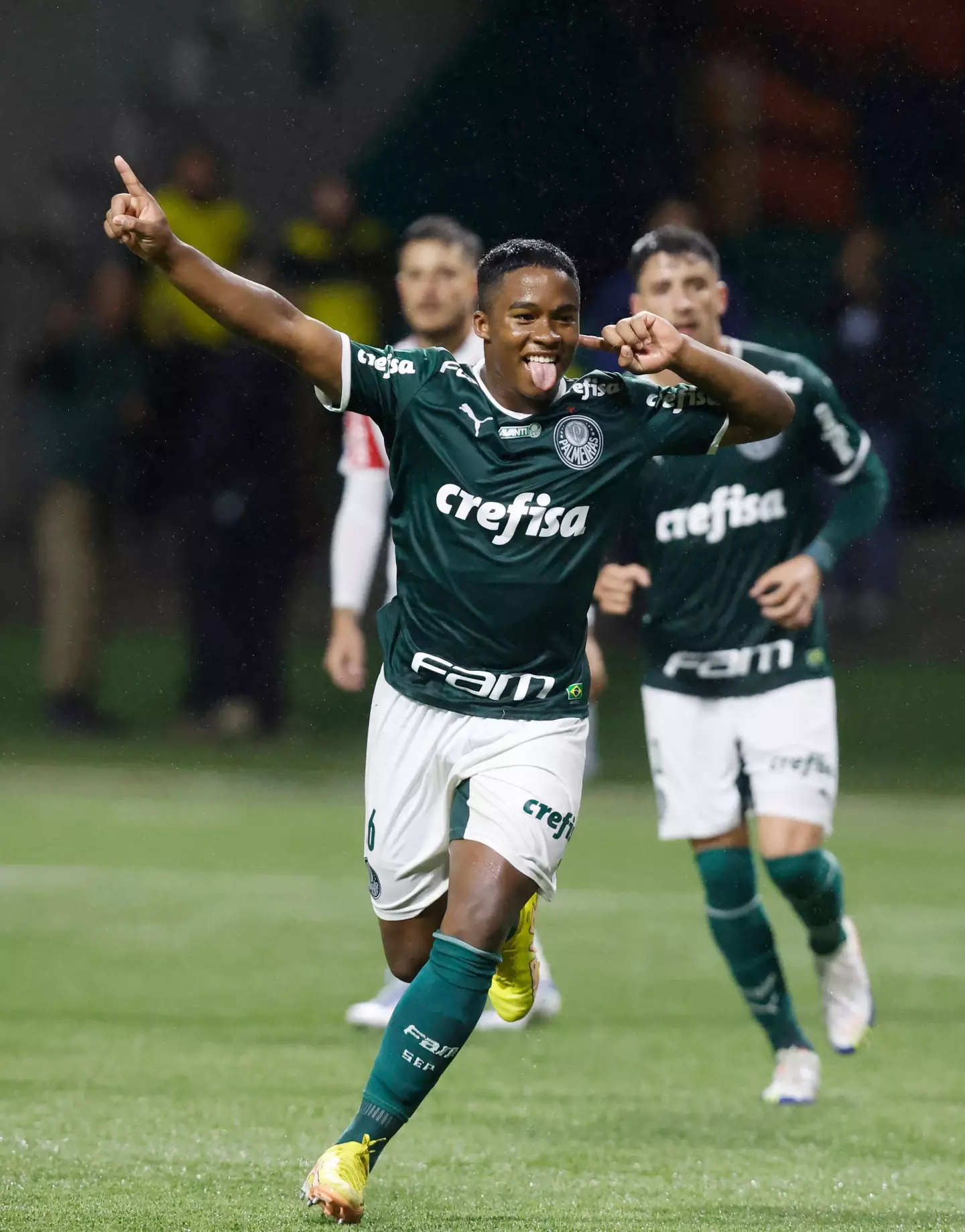 Palmeiras' Endrick celebrates scoring their fourth goal. (Alamy)