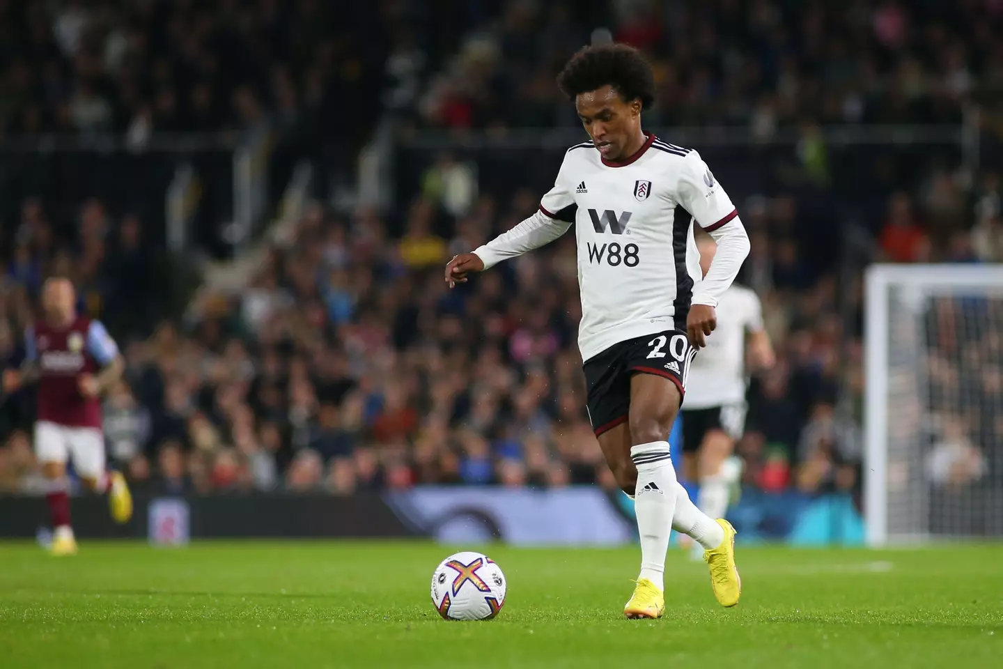 Willian in action against Aston Villa. (Image