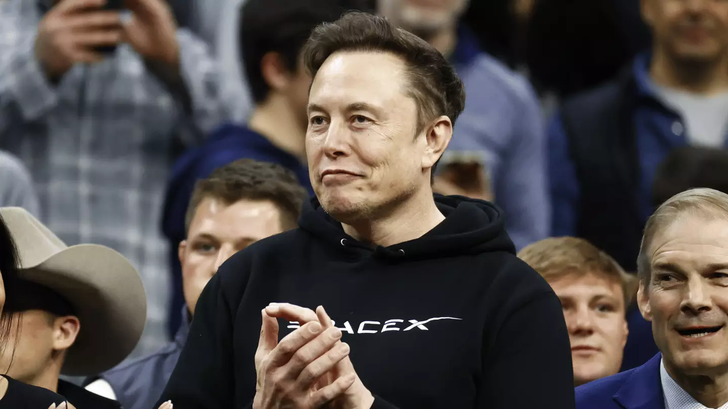 Elon Musk offers basketball fans 'chance to go to Mars' if they beat incredibly hard challenge nobody has ever won