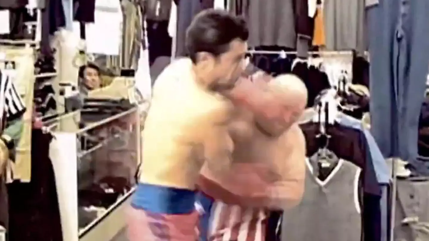 Hollywood actor fought super heavyweight boxer in middle of shopping mall and his three-word message at the end is unbelievable