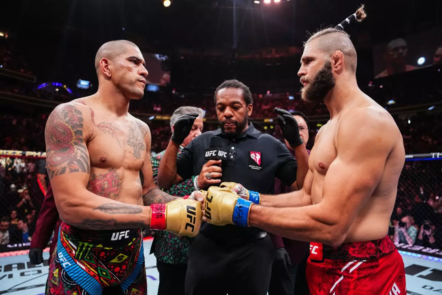 Herb Dean is one of the most senior referees in the UFC. (Image: Jeff Bottari/Zuffa LLC via Getty Images)