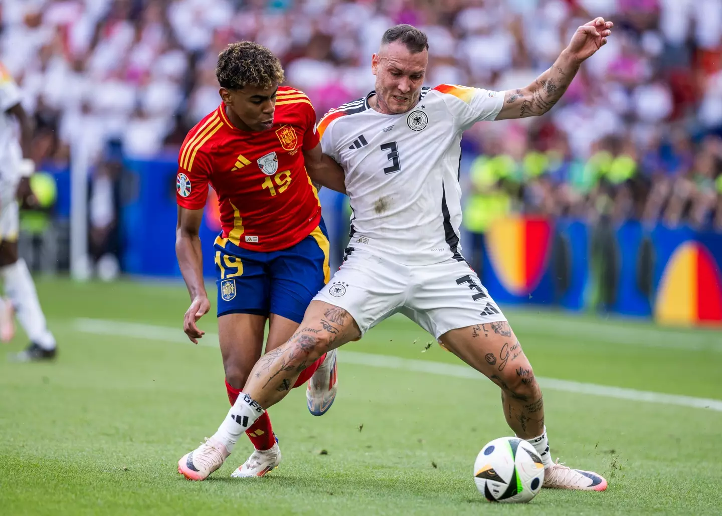 Lamine Yamal and David Raum compete for the ball. Image: Getty