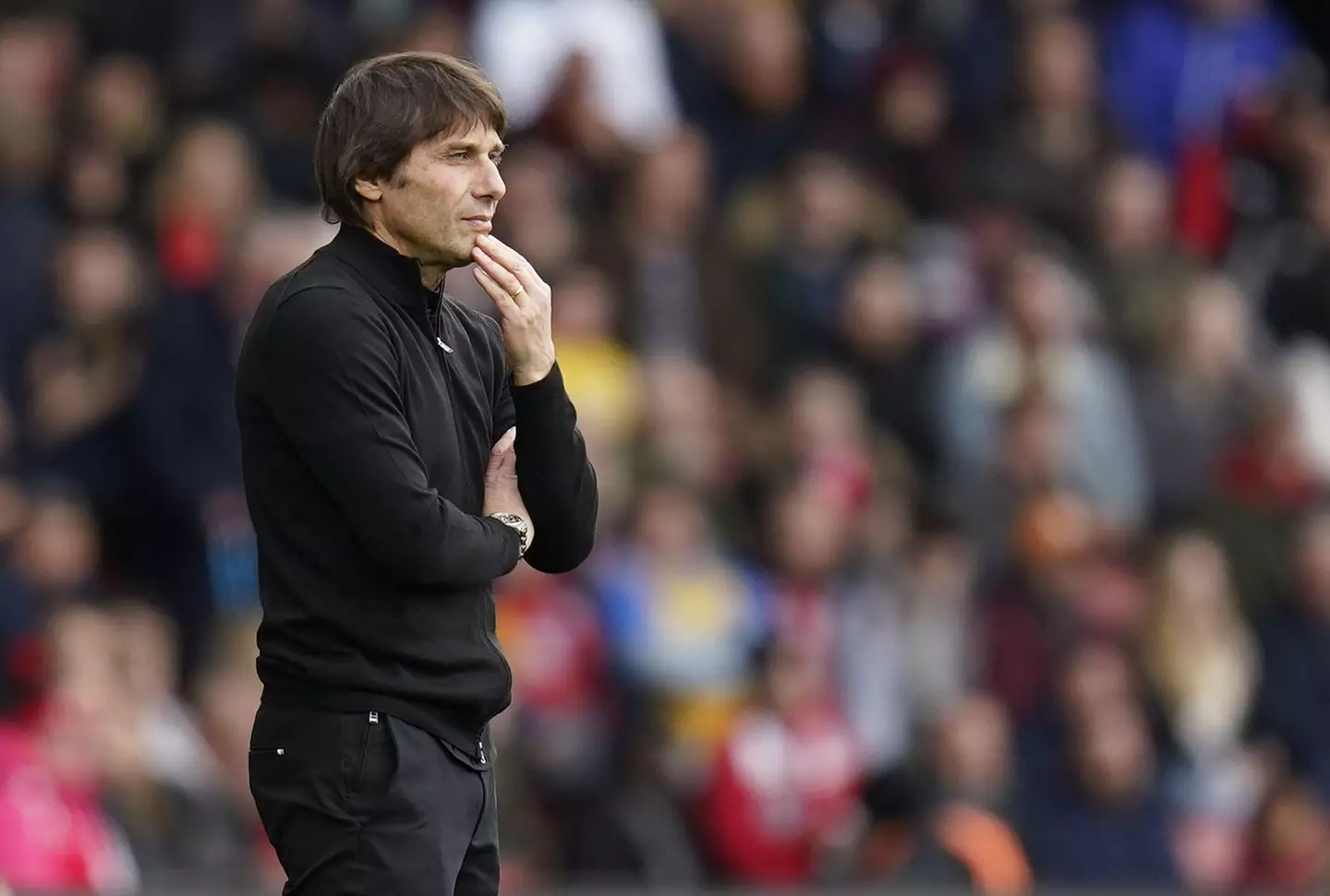 Antonio Conte cuts a dejected figure on the touchline. Image: Alamy