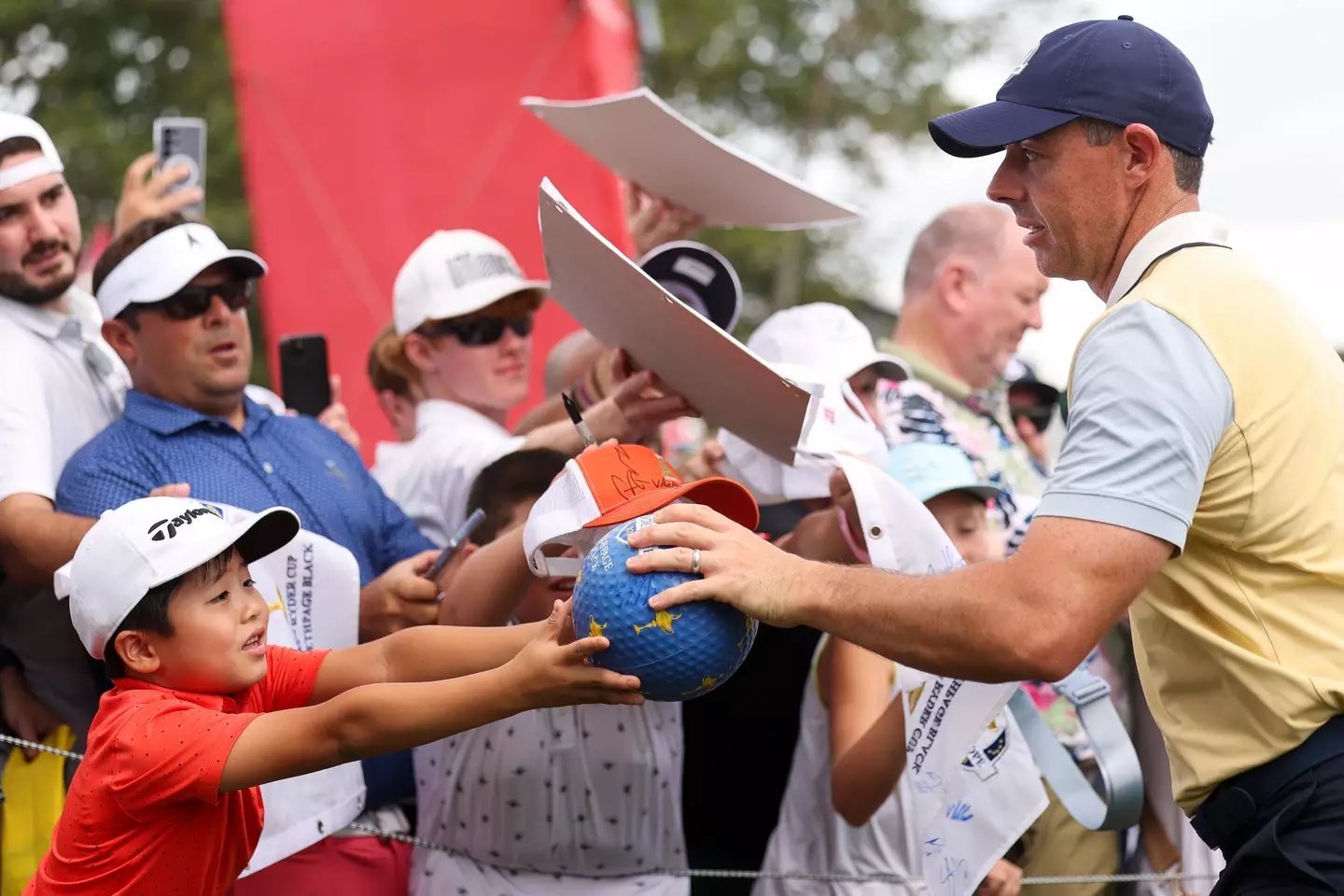 Rory McIlroy signing autographs. Image: Andrew Redington / Staff via Getty