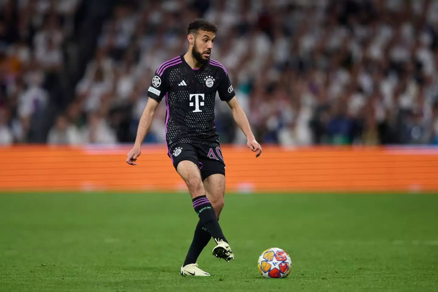 United have reportedly reached a 'verbal agreement' for Mazraoui (Image: Getty)