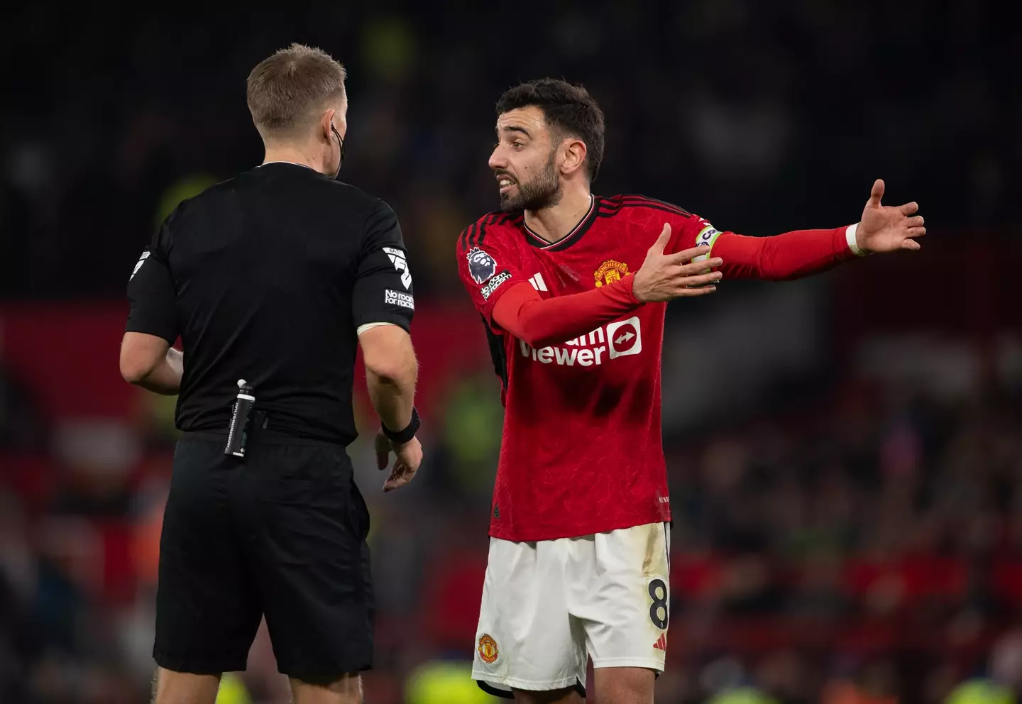 Bruno Fernandes complains to match referee Craig Pawson. Image: Getty 