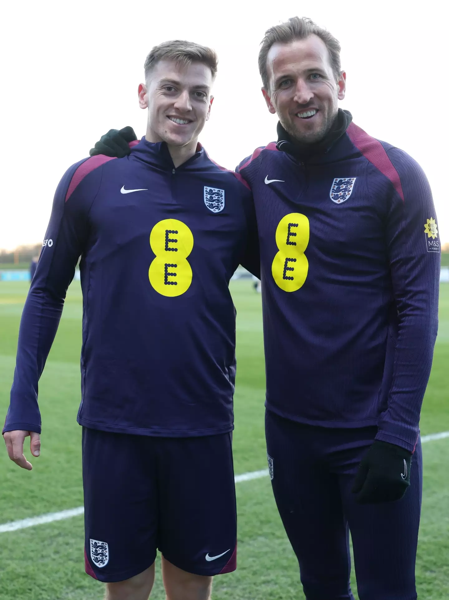Liam Delap poses for a picture with England captain Harry Kane. Image: Getty