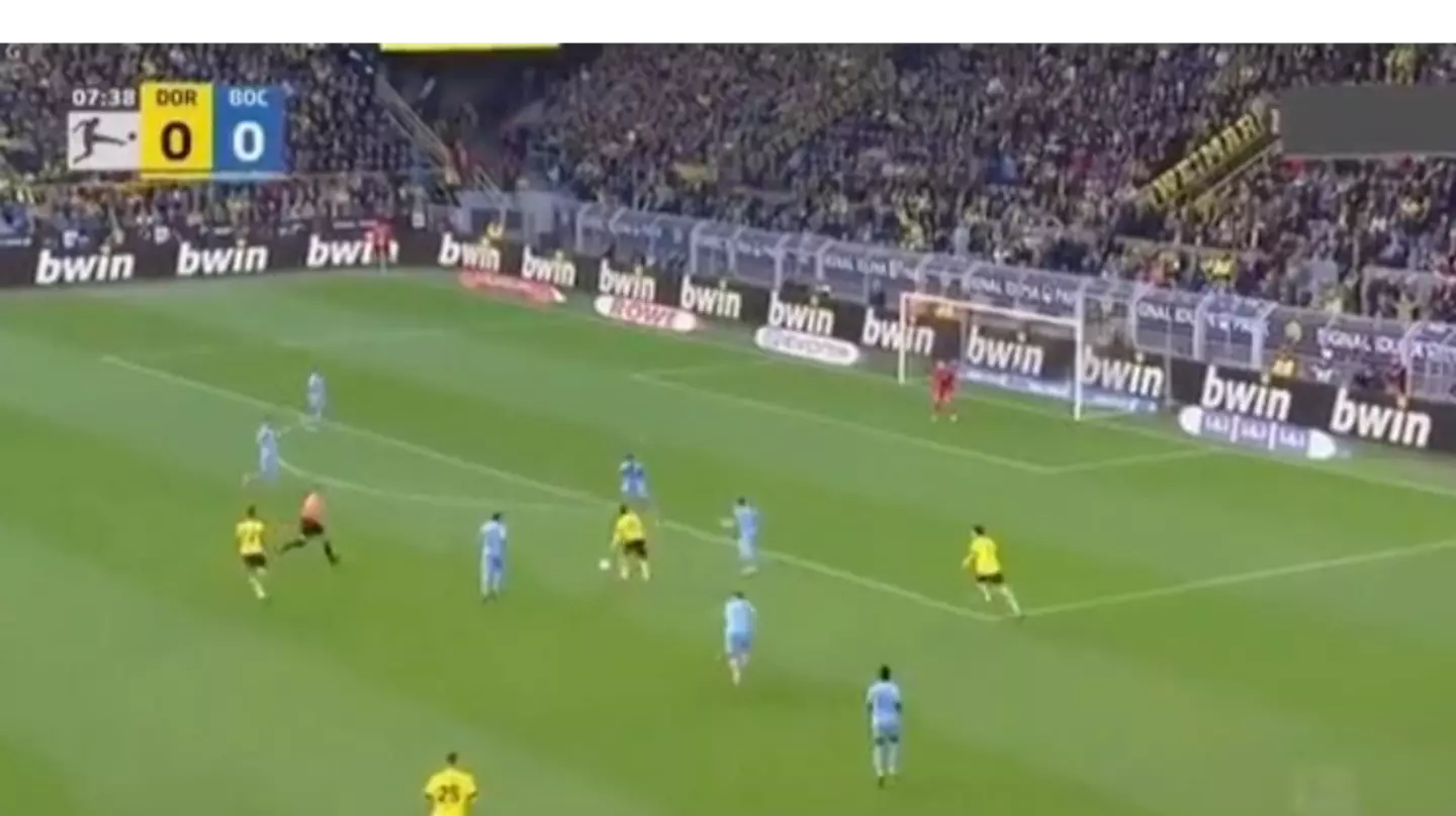 Youssoufa Moukoko scores an absolute worldie for Borussia Dortmund, he's ridiculously good