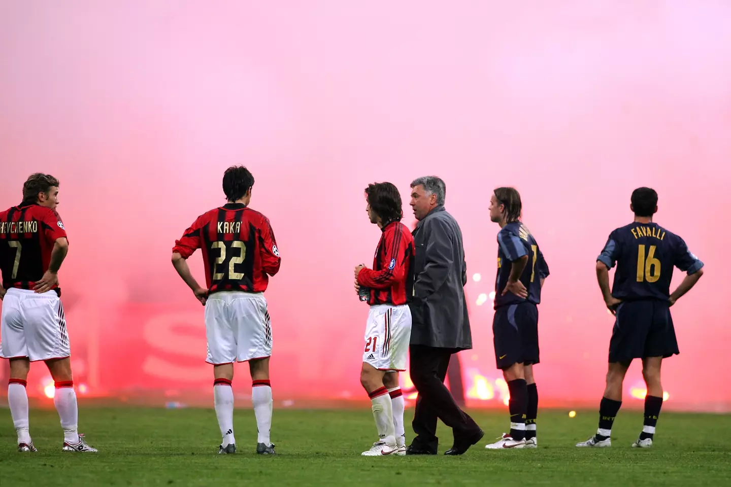 Play stopped during Inter Milan vs AC Milan in 2005