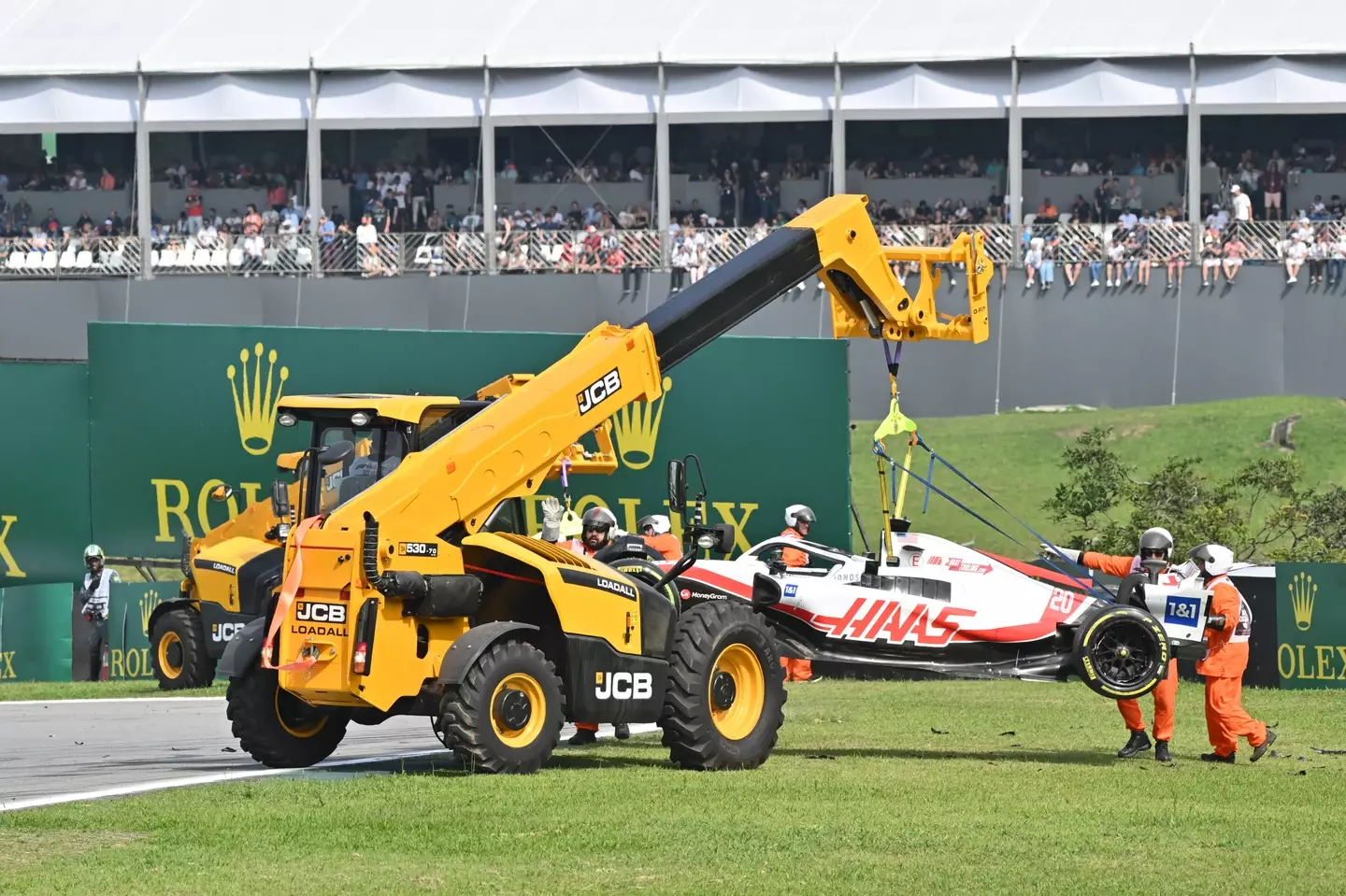 Kevin Magnussen's Haas F1 car being recovered following his crash. (