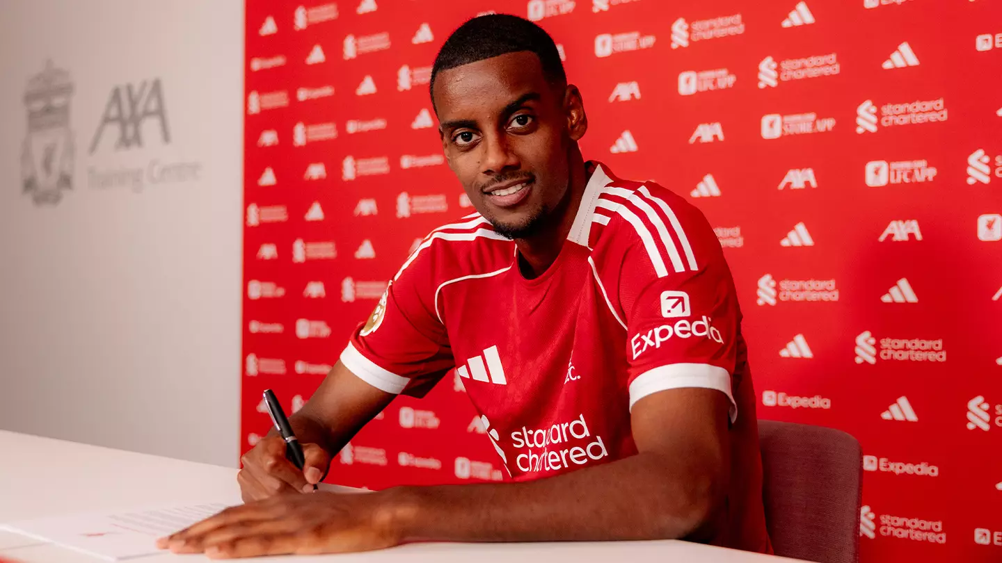 Newcastle Player Had To Be 'Calmed Down' After Alexander Isak Meeting