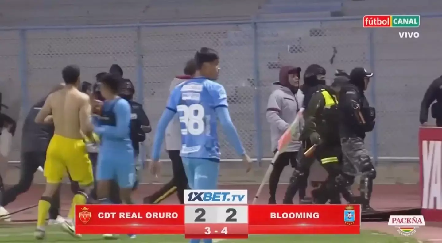 Blooming and Real Ocuro clash after the full-time whistle. Image credit: Eurosport.es