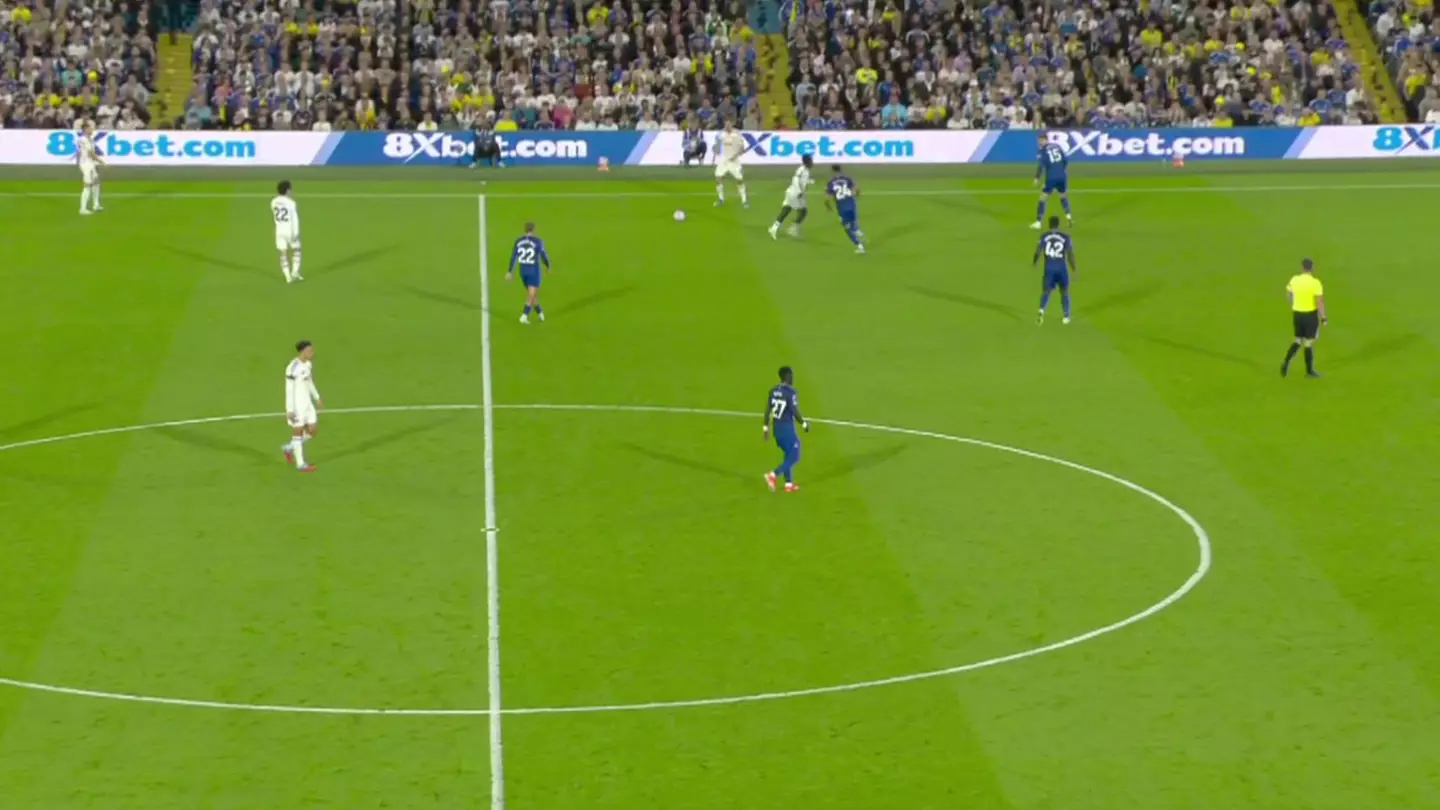 Player brutally booed by his own fans during Leeds vs Everton as touchline moment spotted