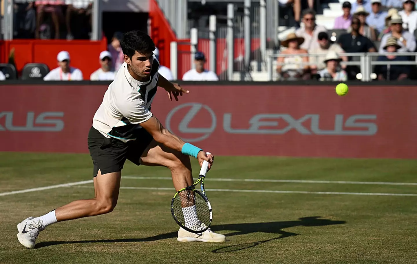 Carlos Alcaraz in action at Queen's (Credit:Getty)