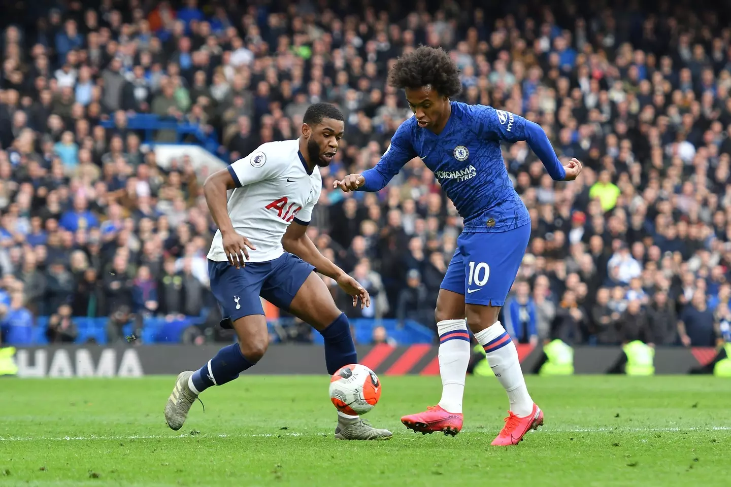 Willian rejected a move to Tottenham to join Chelsea in 2013. (Alamy)