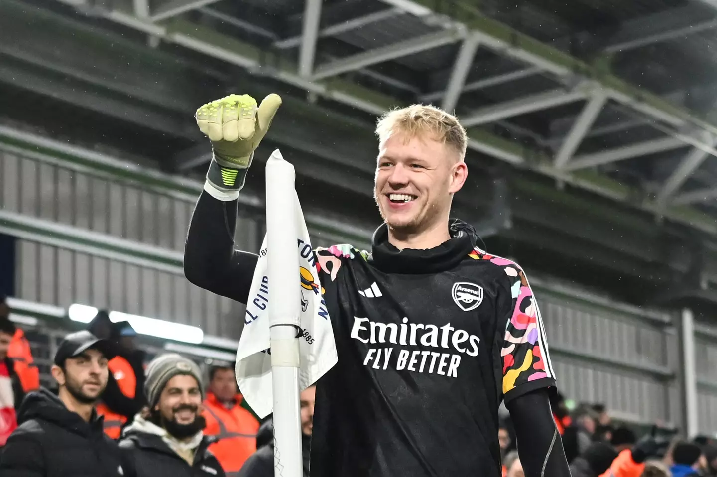 Aaron Ramsdale during the warm-up ahead of Luton Town vs. Arsenal. Image: Getty