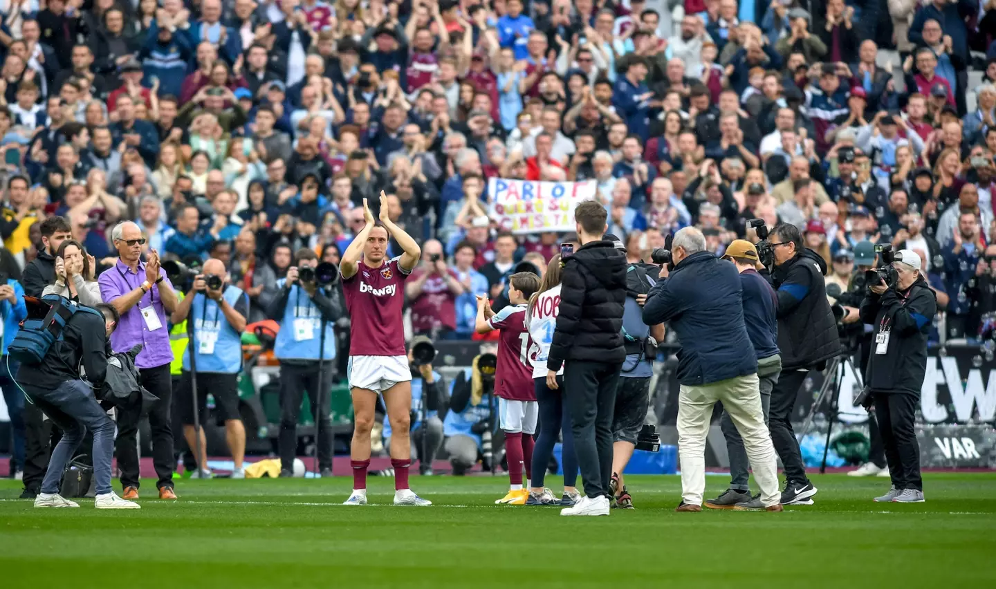 Noble says farewell to the London faithful. Image: Alamy