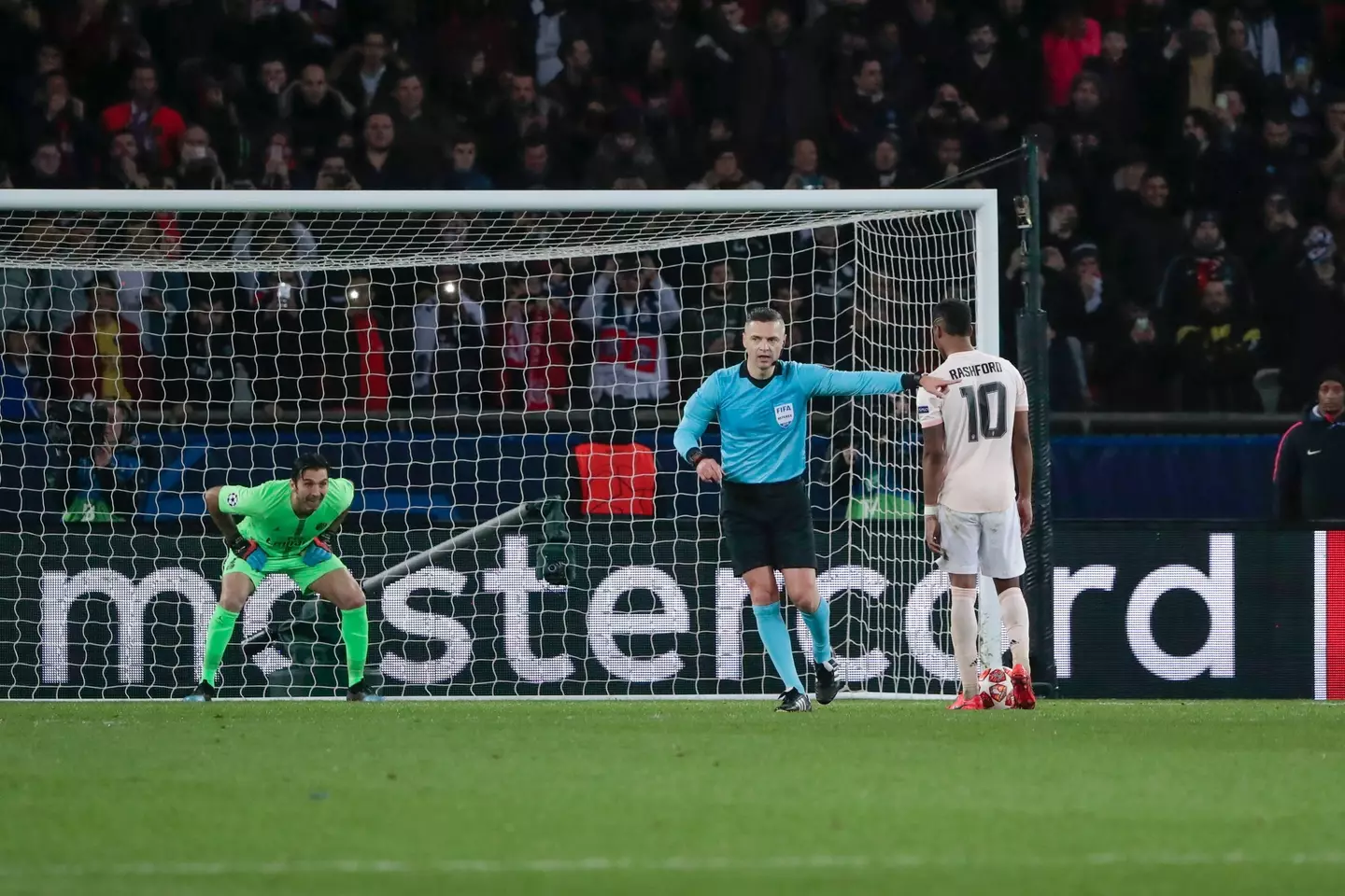 Marcus Rashford's penalty sent Manchester United through against PSG in 2019. (Alamy)