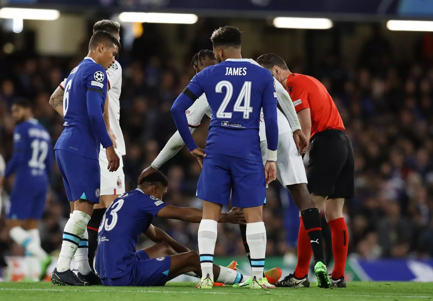 Fofana looked in pain. Image: Alamy