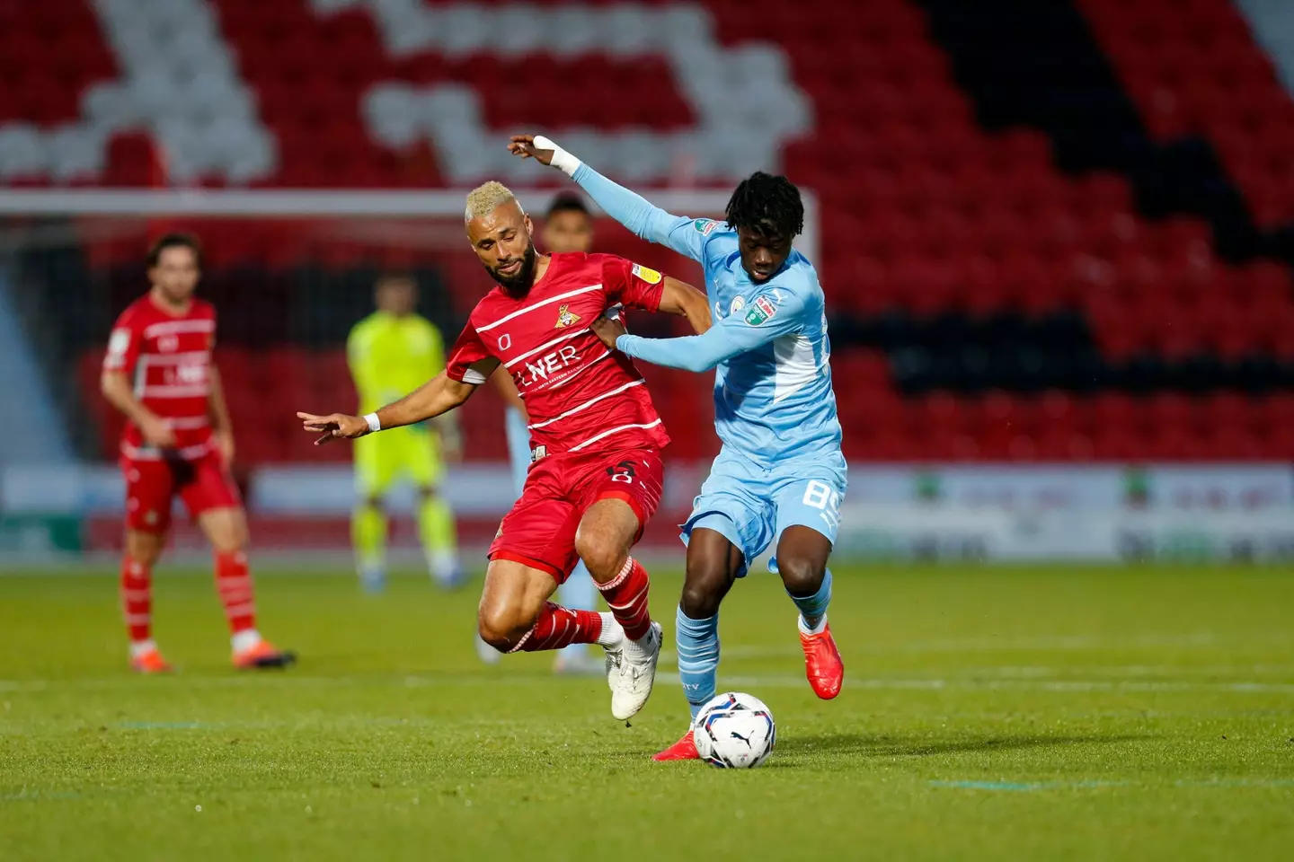 Darko Gyabi in EDS action (News Images LTD / Alamy)