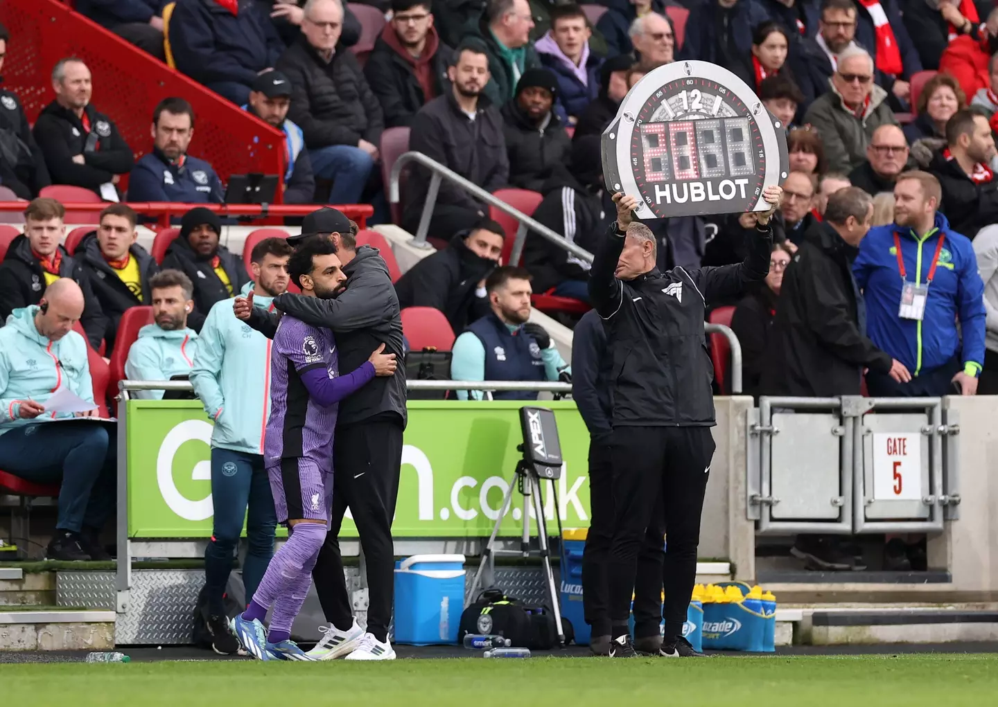 Jurgen Klopp and Mohamed Salah share an embrace at Brentford. Image: Getty  