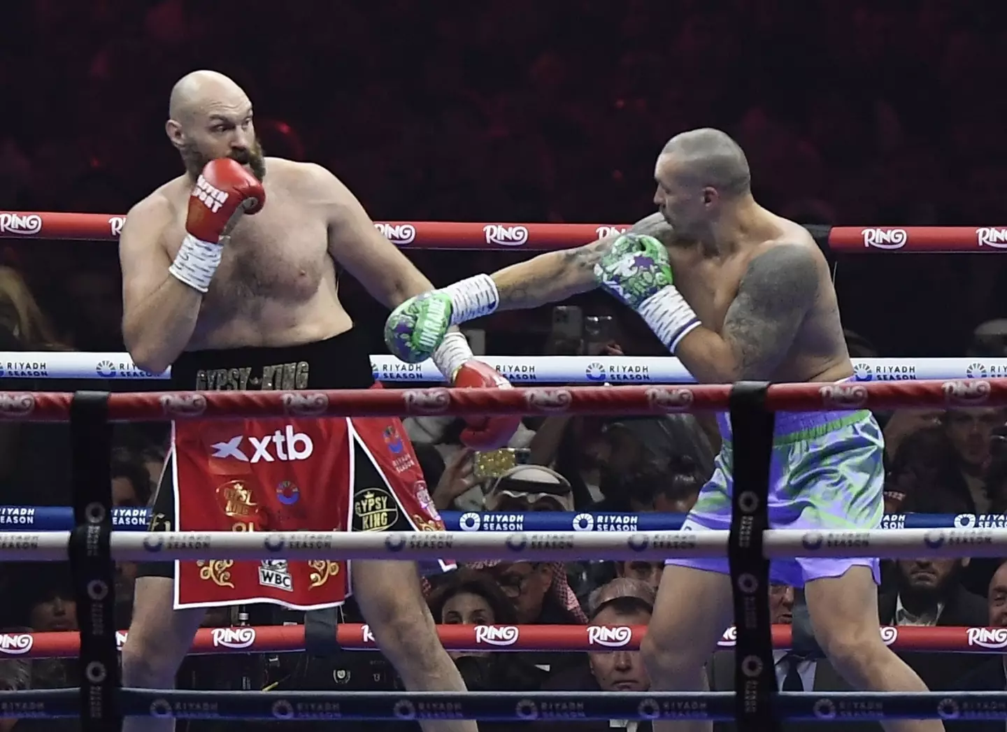 Tyson Fury and Oleksandr Usyk during their world title bout. Image: Getty