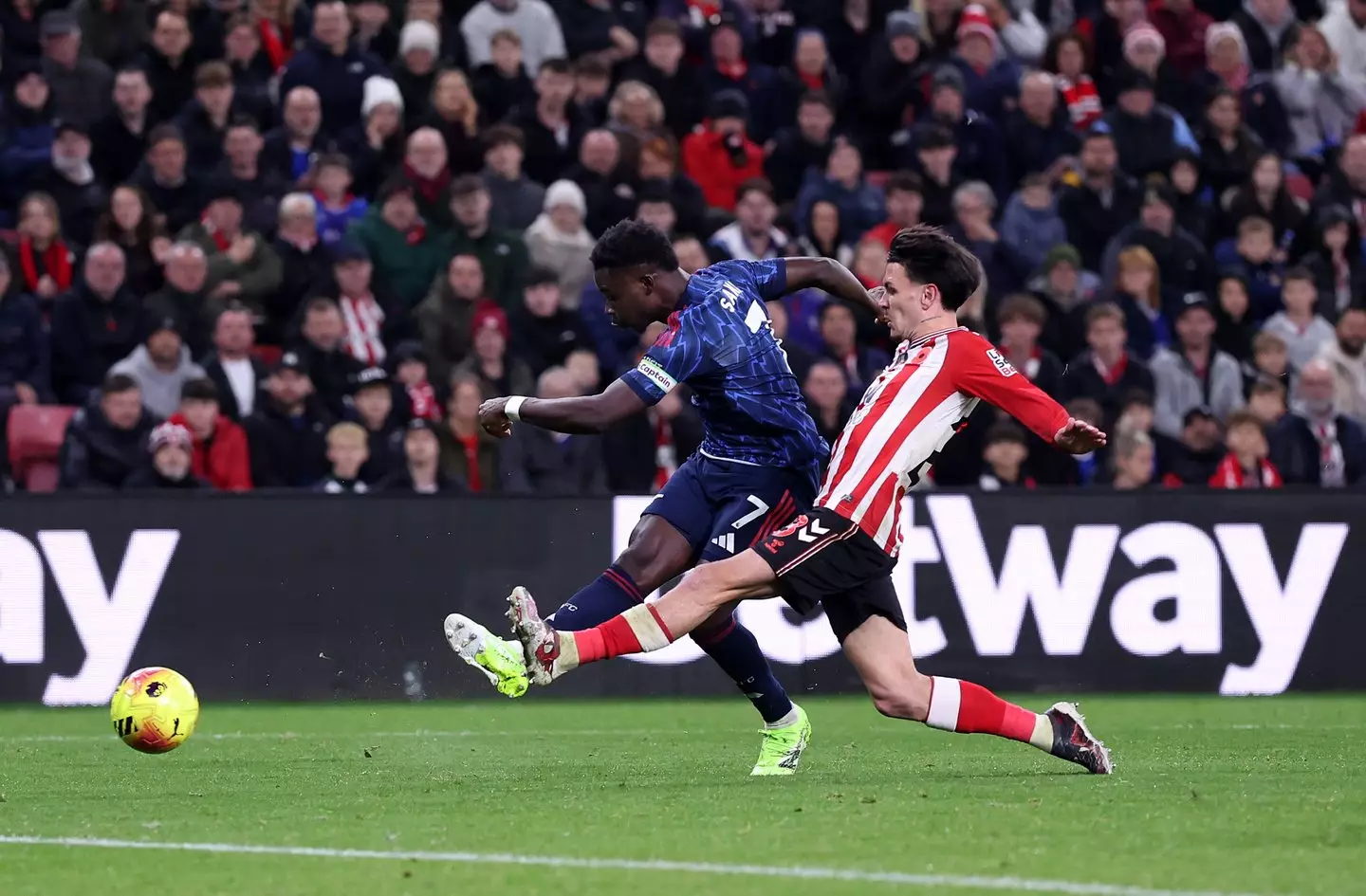 Bukayo Saka scores for Arsenal against Sunderland. (Image: Getty)