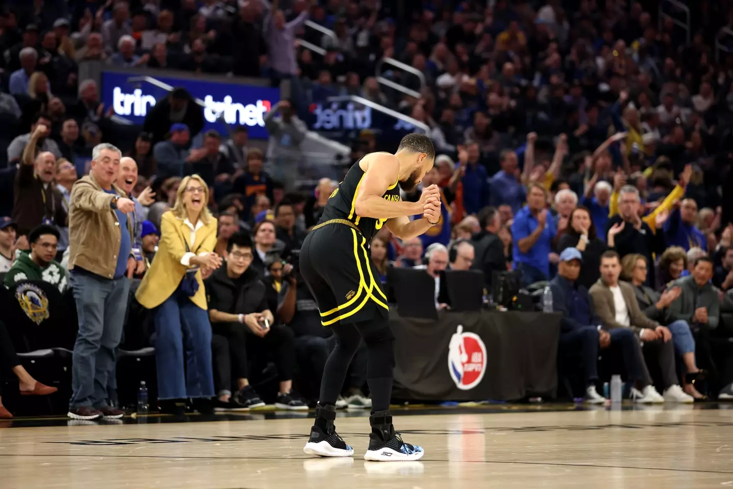 Steph Curry performs a golf celebration during a Golden State Warriors match. Image: Getty