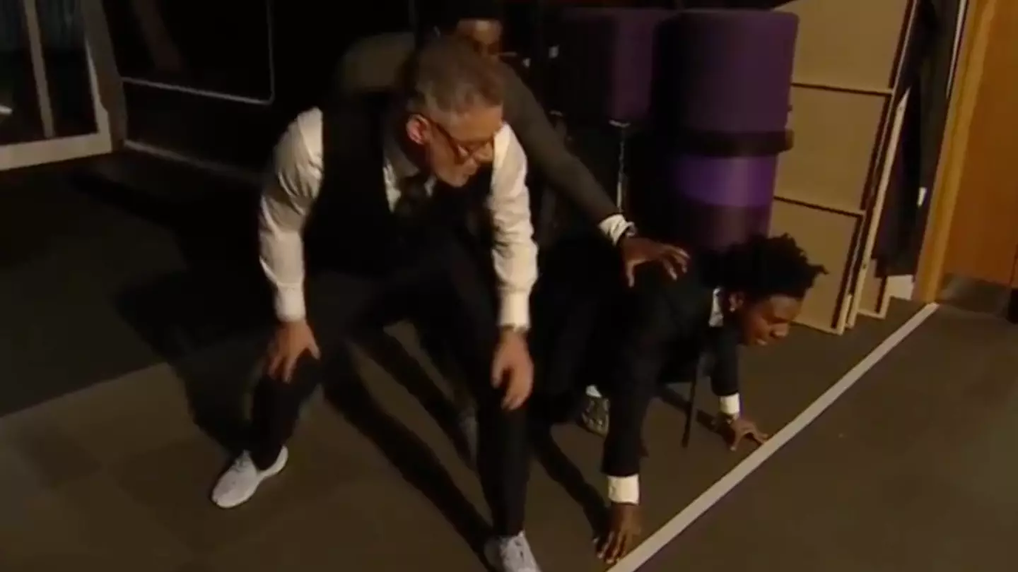 Speed takes on Jamie Carragher in 40m sprint and fans are amazed by the result