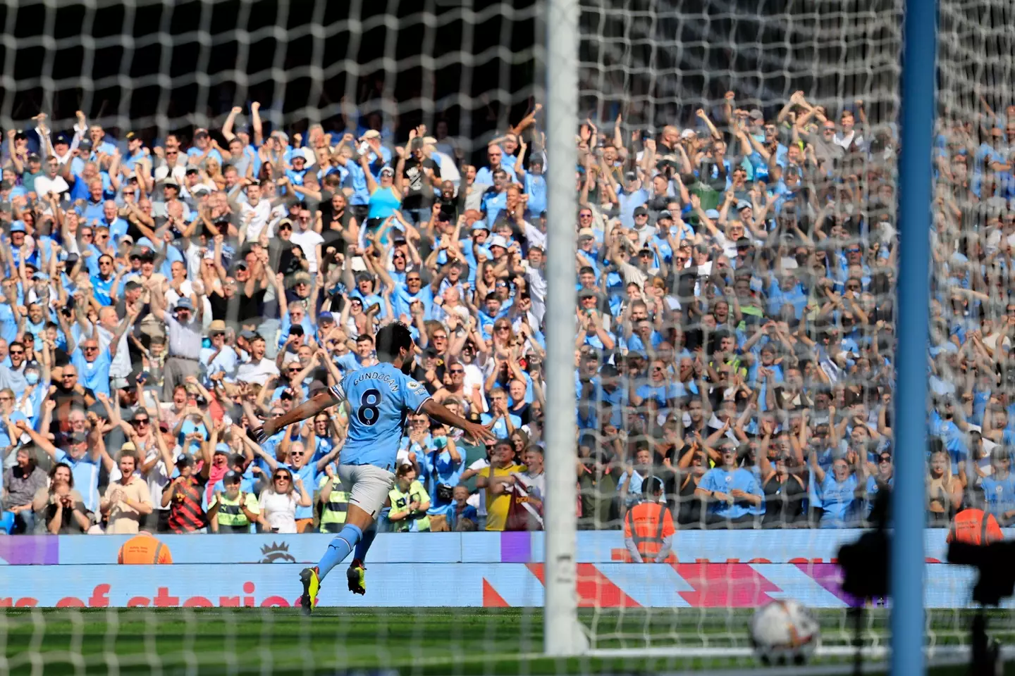 Ilkay Gundogan scores Man City's first goal (News Images LTD / Alamy)