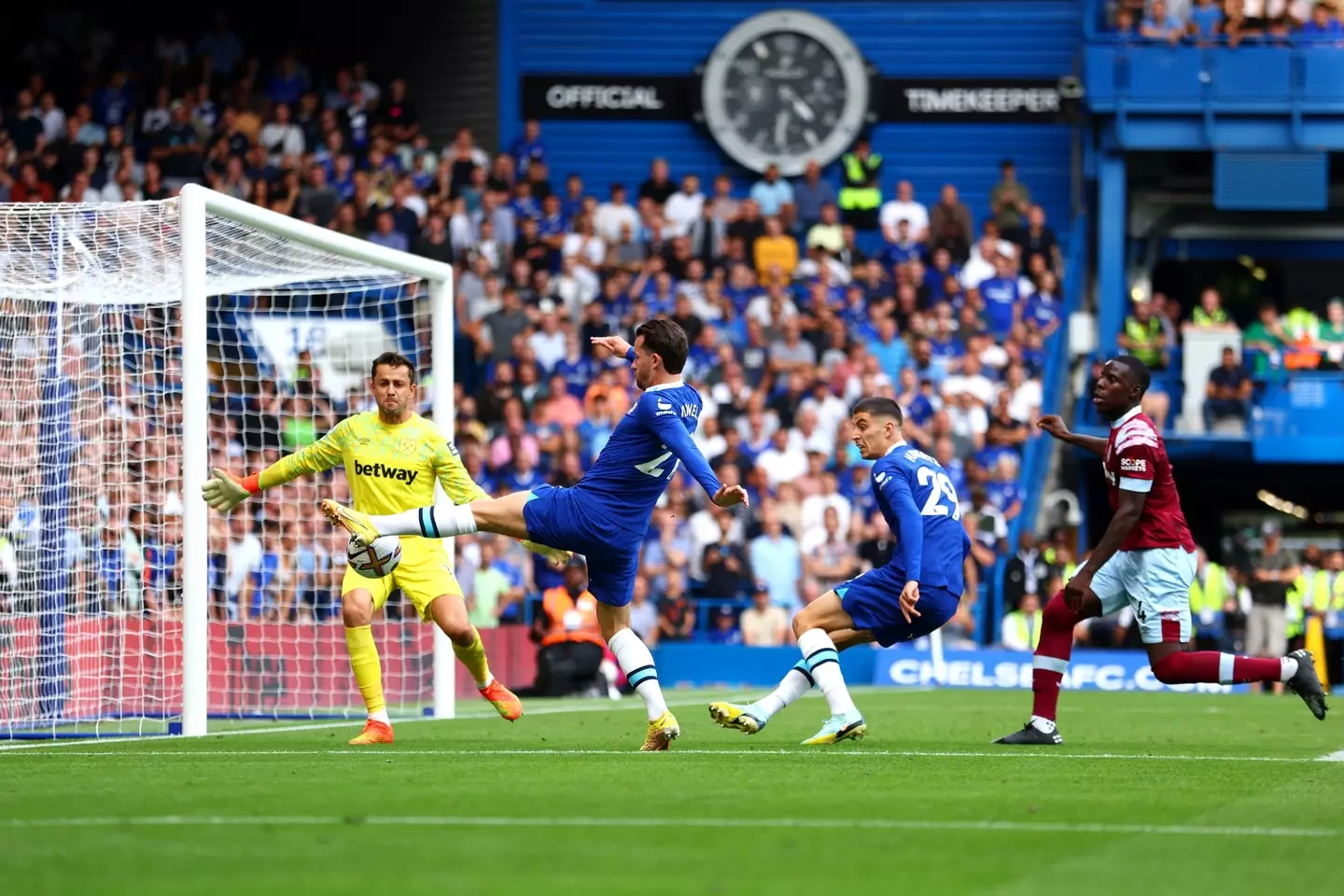 Ben Chilwell squeezes in Chelsea's equaliser against West Ham. (Chelsea FC)