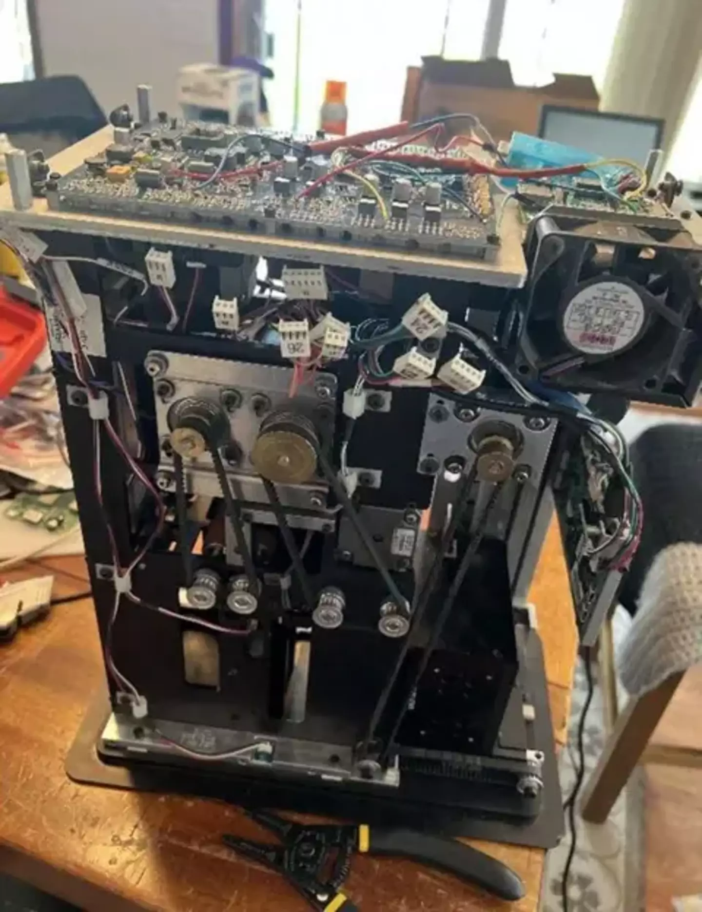 The shuffling machine allegedly used in the illegal poker scheme (Image: US Department of Justice)
