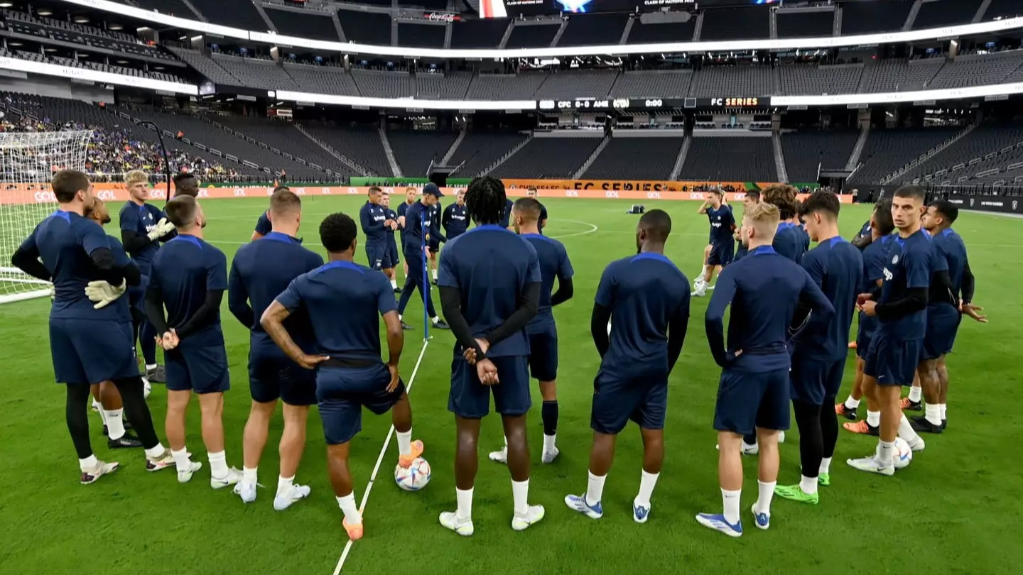 Thomas Tuchel talking to the squad inside the Allegiant Stadium. (Chelsea FC)