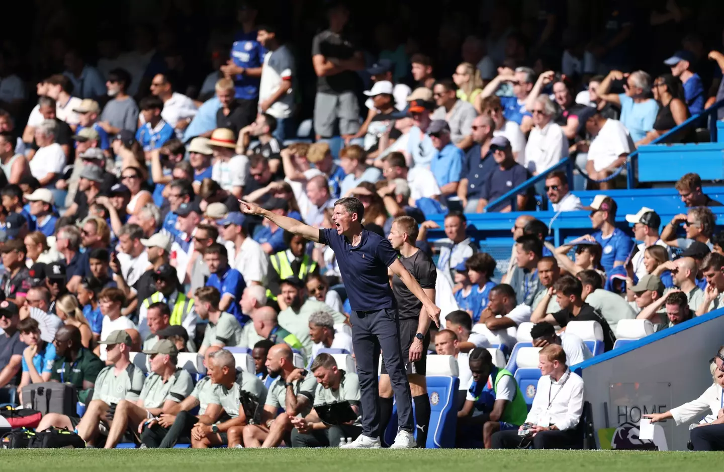 Oliver Glasner on the touchline during Chelsea vs. Crystal Palace. Image: Getty