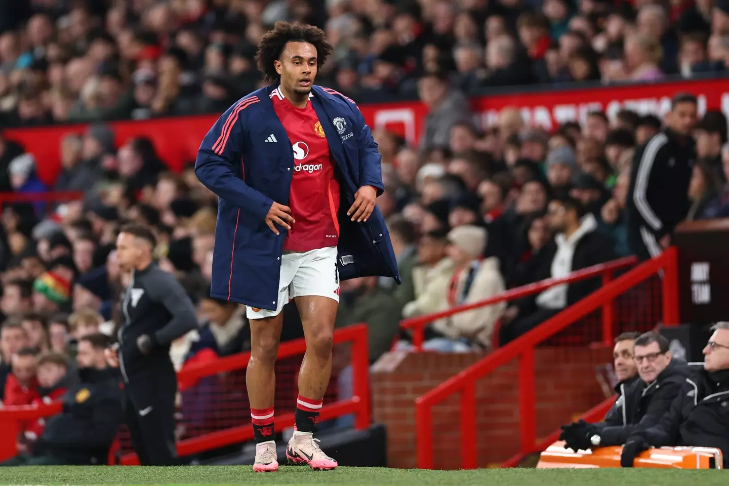 Zirkzee walked down the tunnel after being brought off against Newcastle. Image credit: Getty